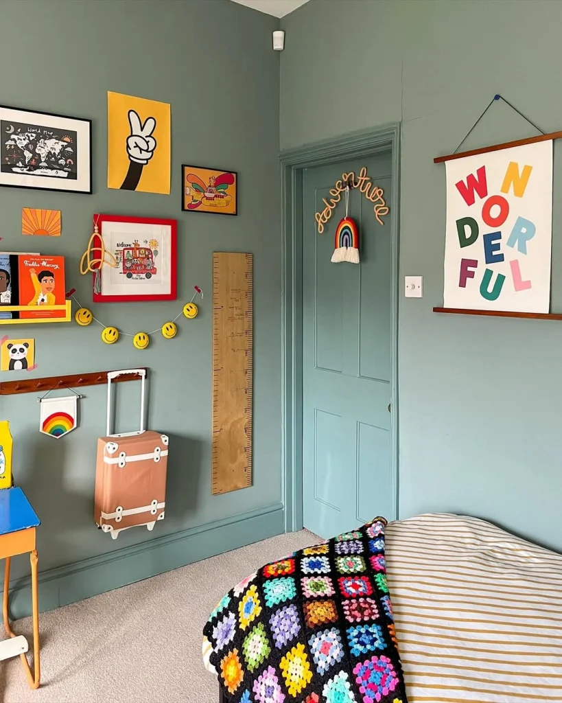 14.Retro-Inspired Eclectic Bedroom
